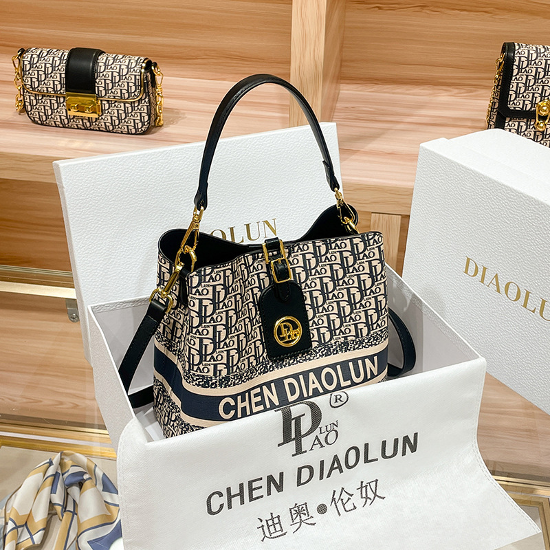Popular Classic Ladies Handbag - огляд і ціна Luxury Bags Sale