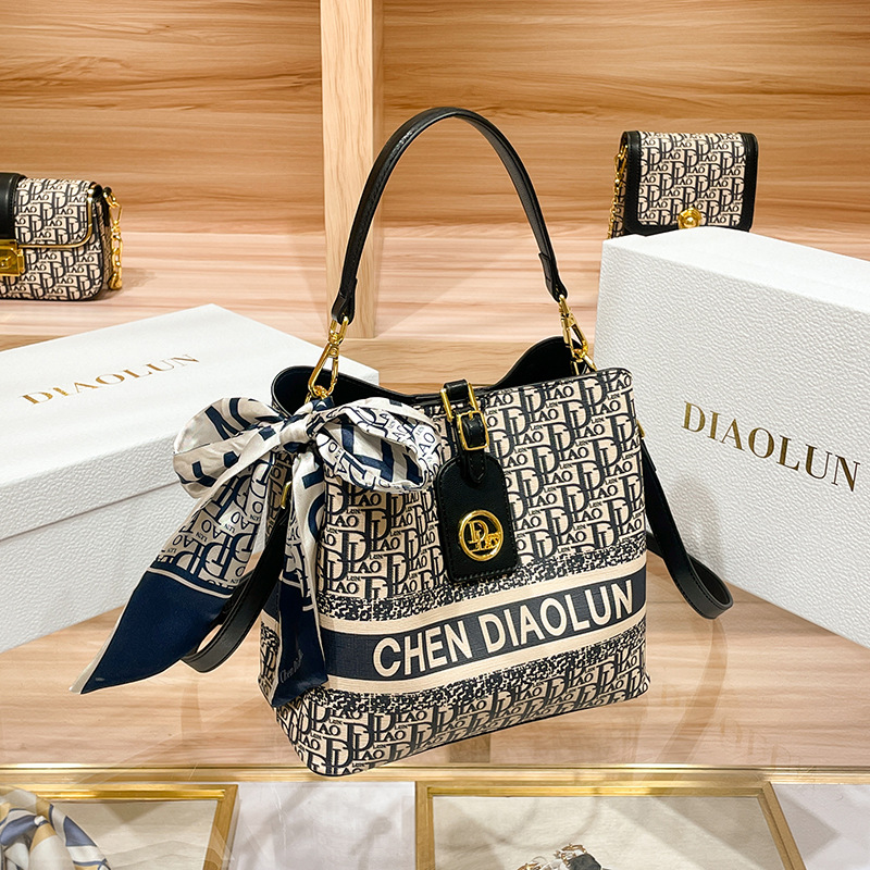 Popular Classic Ladies Handbag - огляд і ціна Luxury Bags Sale