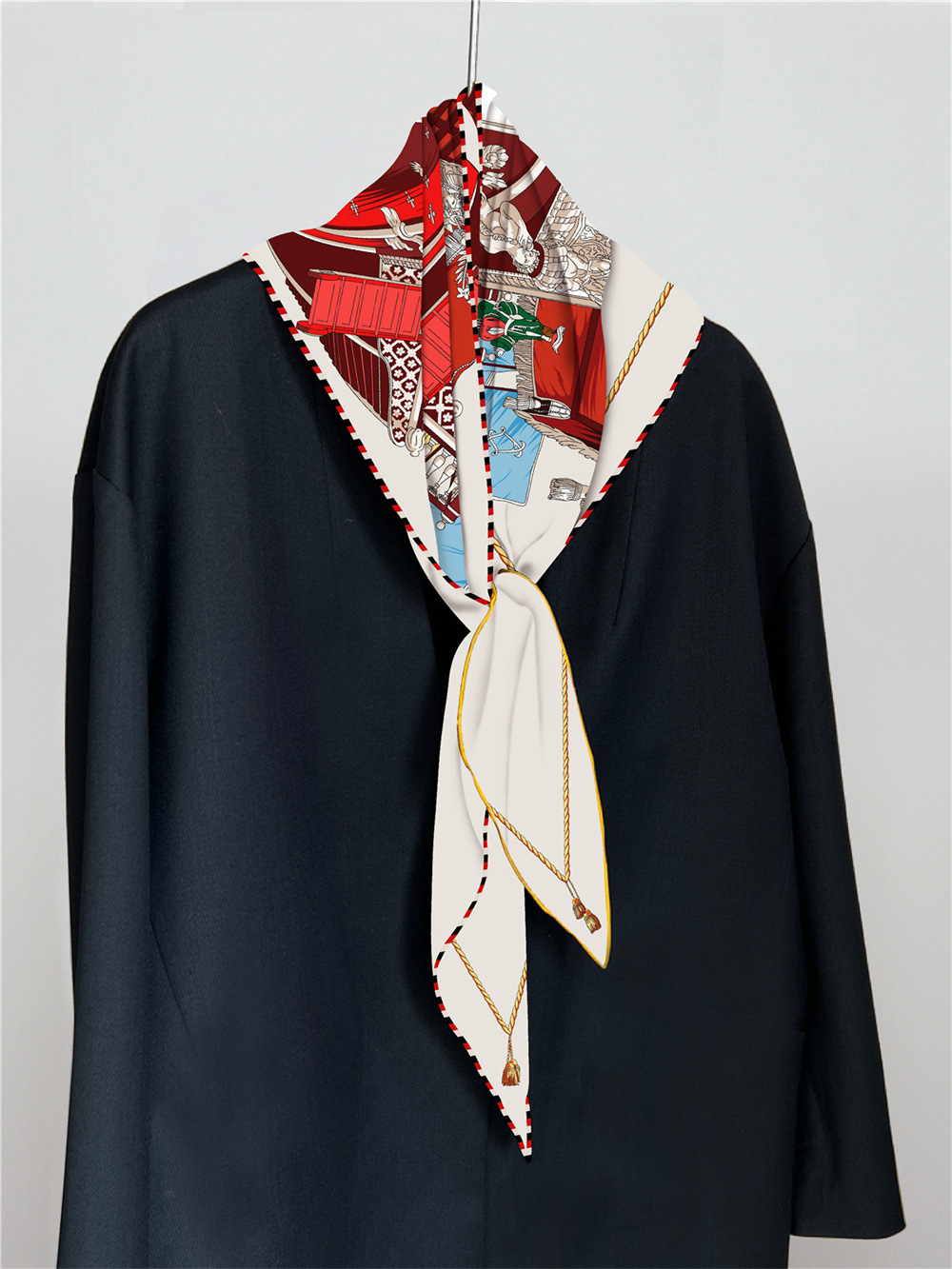 Triangle Twill Scarf Luxury Wo - огляд і ціна Luxury Bags La